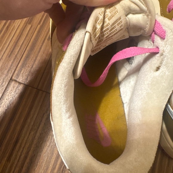 Nike Dunk Low SE - Bronzine, Coconut Milk & Playful Pink - 7.5 - Picture 5 of 6